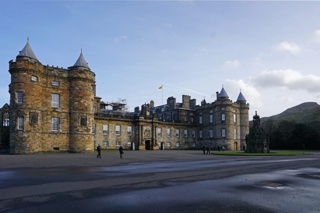 queen's journey to holyrood palace