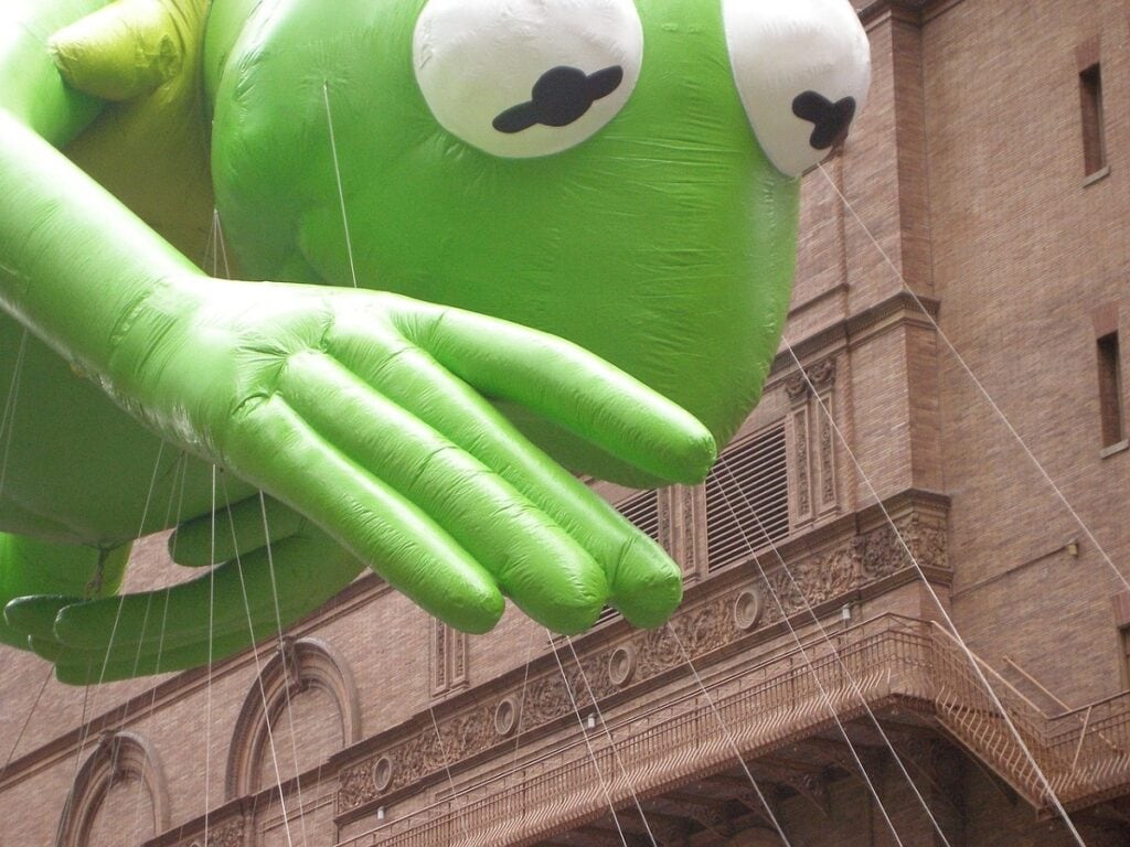 kermit from the macys thanksgiving day parade