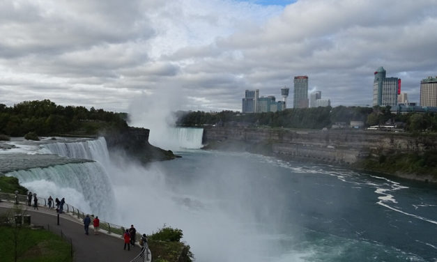Best Places to Stay in Niagara Falls Recommended by Travel Bloggers