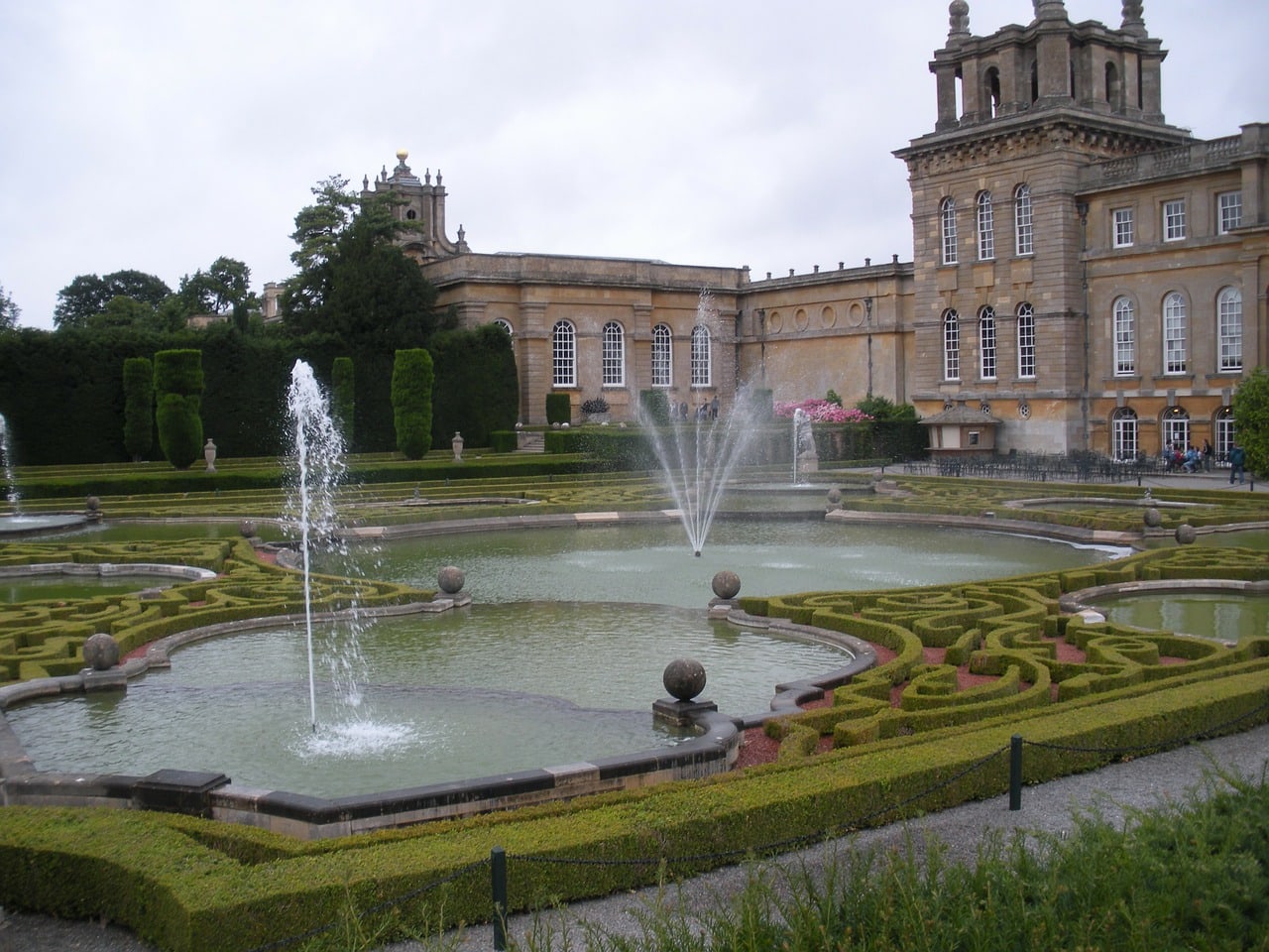 blenheim palace in oxfordshire england