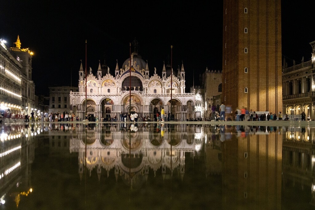 st marks basilica in venice at night