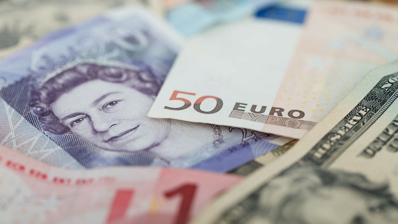 pound notes, euro notes, and us dollar bills, all currencies that can be held in a wise multi-currency account