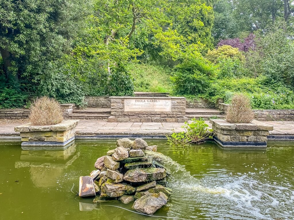 castle park pond in colchester