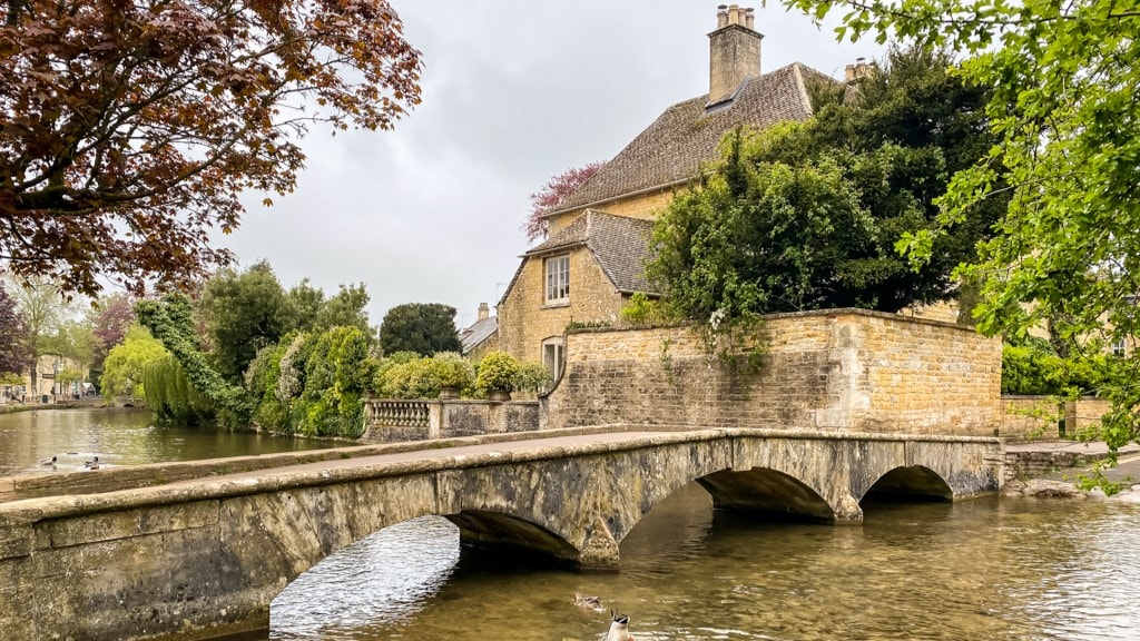 river windrush in bourton on the water