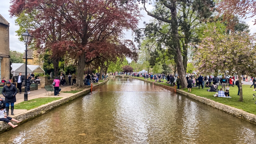 bourton on the water with lots of people