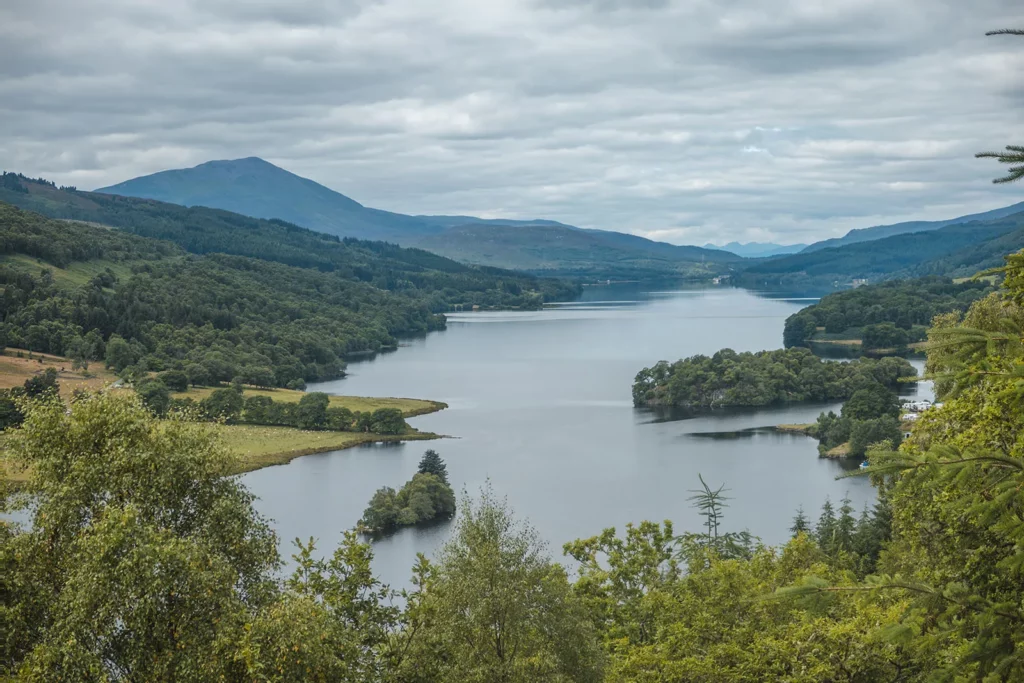 From the Queen's View in Perthshire you see a loch and mountains in the distance